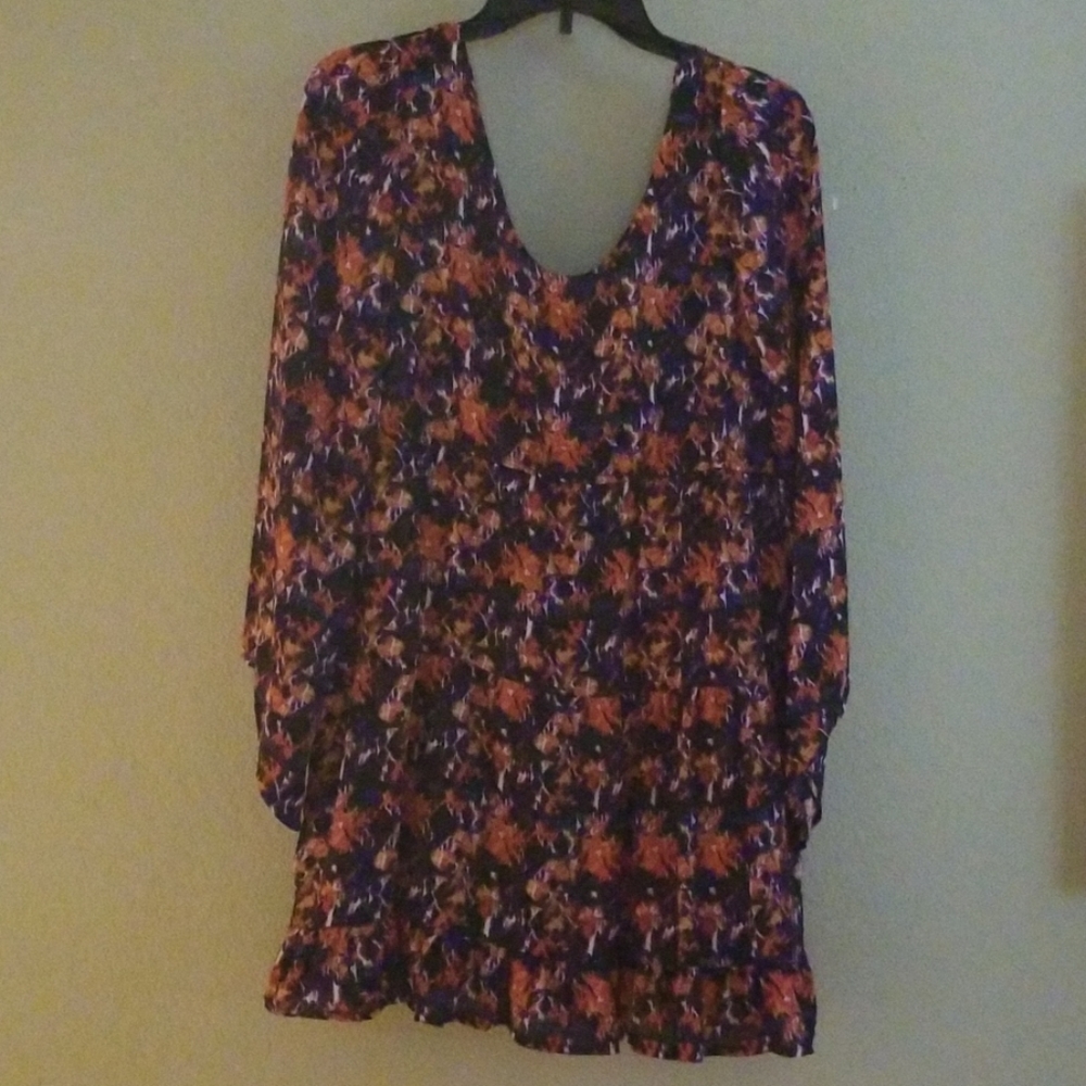 Short dress - Picture 1 of 8